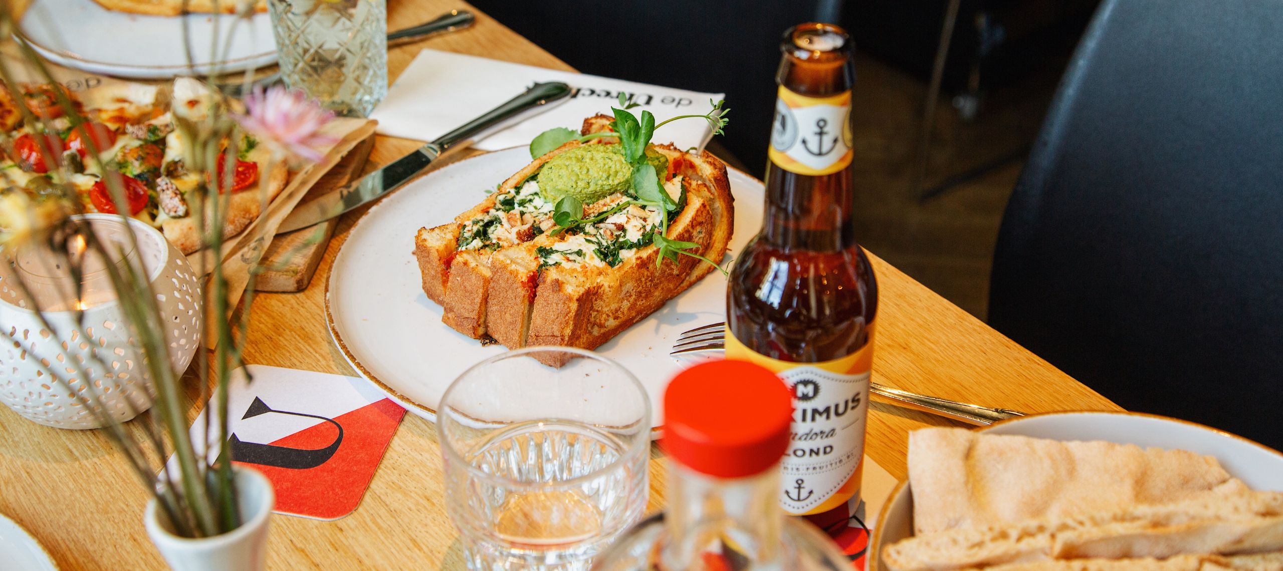 Bij restaurant De Utrechter zijn we trots op ons stadsie, dus werken we zoveel mogelijk met lokale makers, duurzame ondernemers en sociale partners.