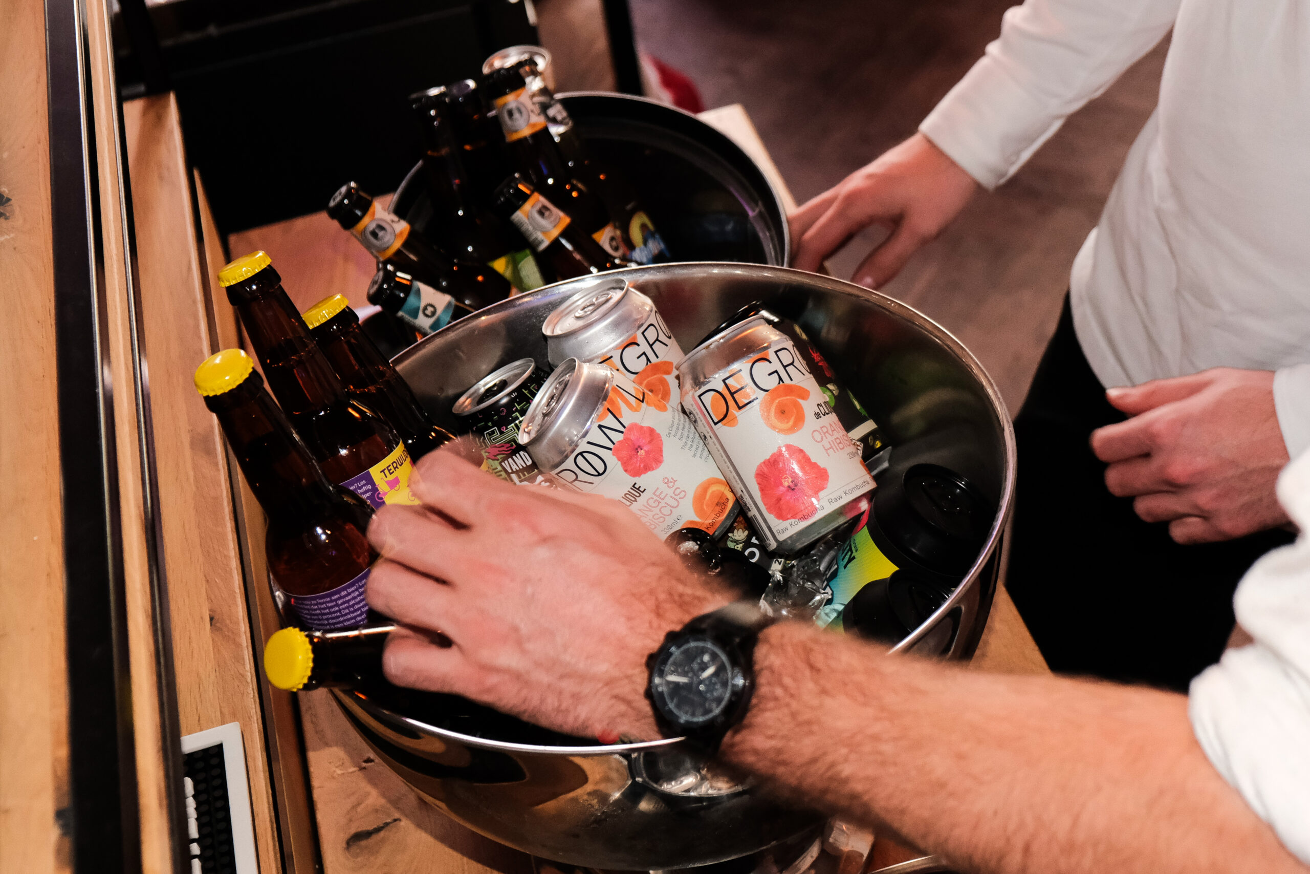 Lancering UTRG Magazine bij De Utrechter, kombucha van de Grow-lab