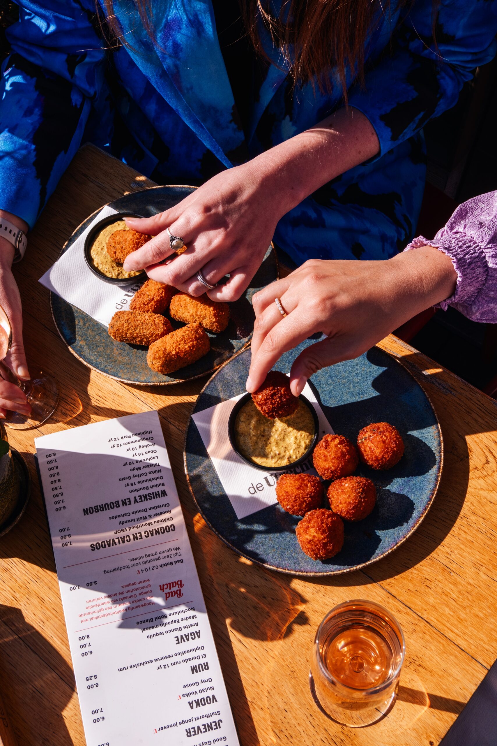 Madammekes en Groentemannekes van de Heeren van Loosdrecht op het terras bij De Utrechter