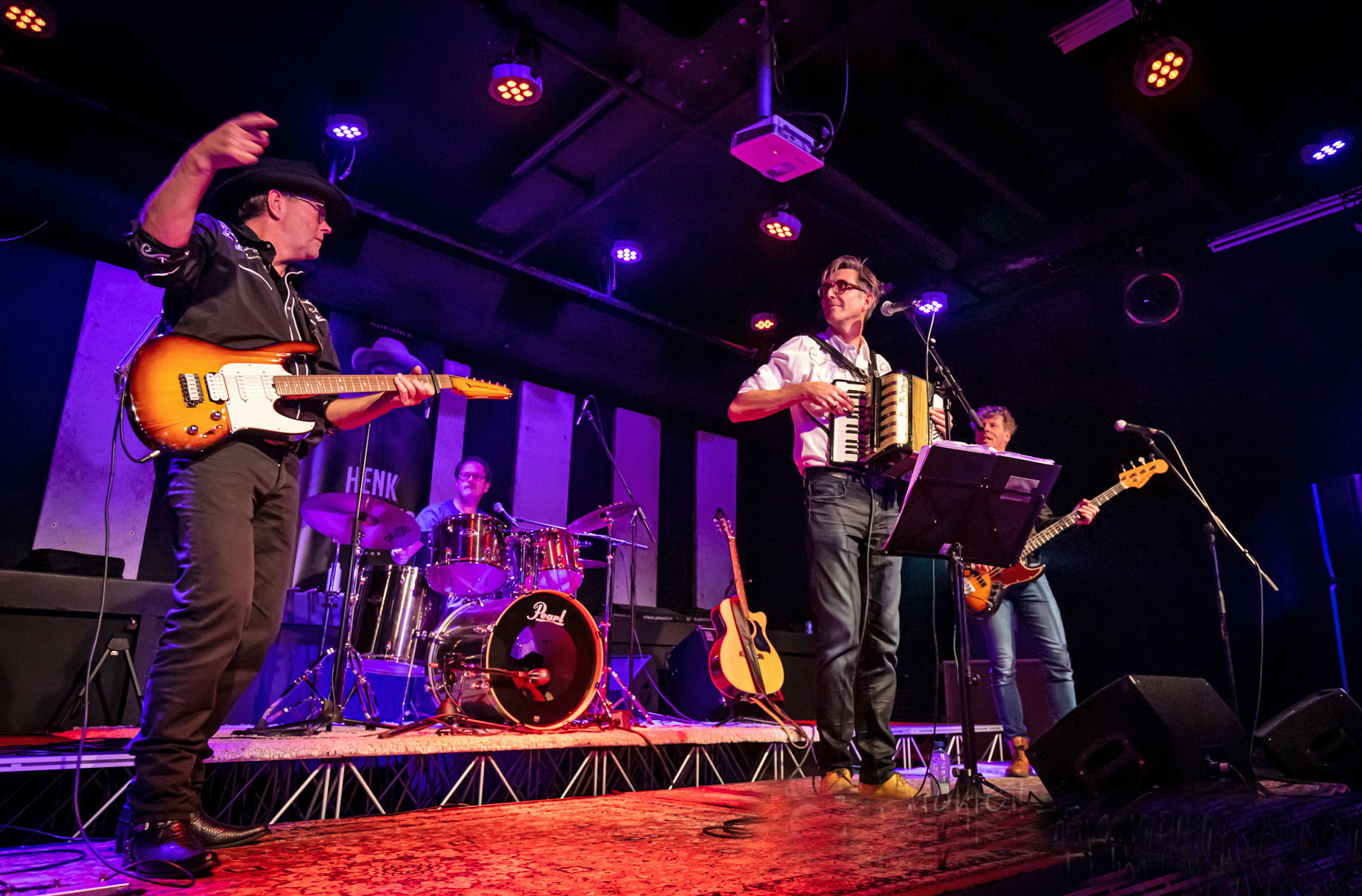 Elke eerste zondag van de maand geniet je bij De Utrechter Live van de heerlijkste livemuziek. Op 6 december verwelkomen we Henk Wilmans – Country in je moerstaal. Gratis zondagmiddagconcert.