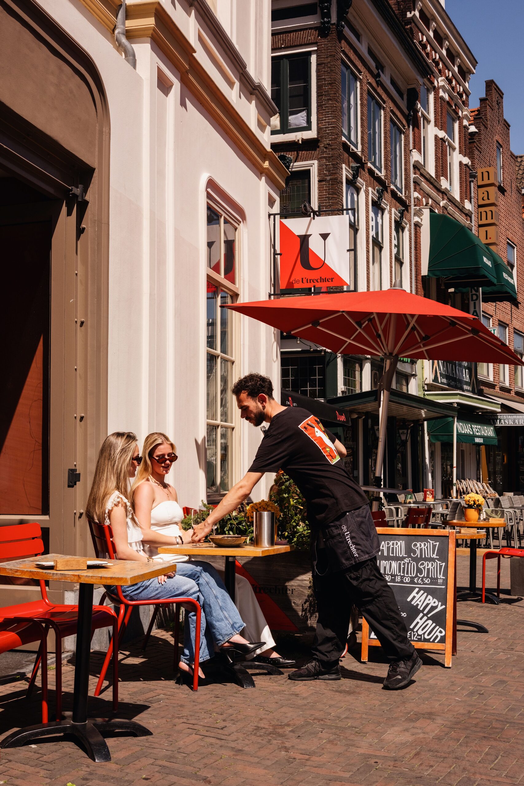 Zomer in ons stadsie, terras van De Utrechter